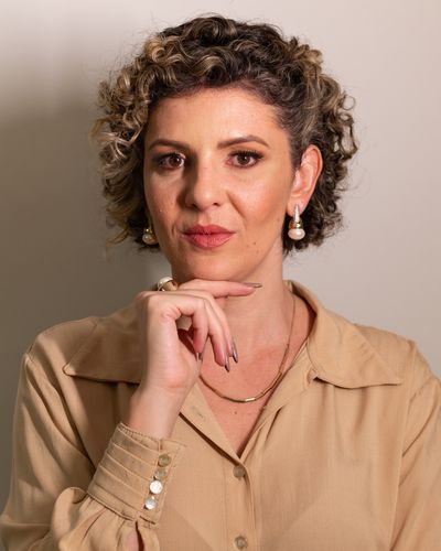 Dra. Andrine Mignoso, psicóloga, em retrato profissional.