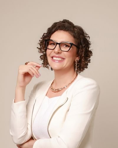 Dra. Andrine Mignoso, psicóloga, em retrato profissional.